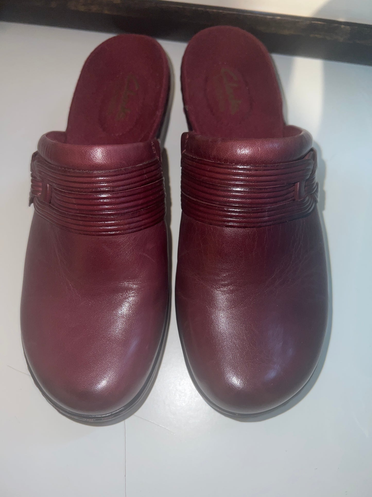 Clark’s Burgundy Mules Size 6M