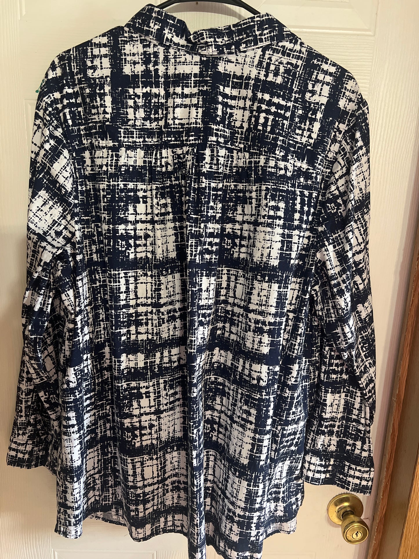 Roman’s Blue White Top size 24W